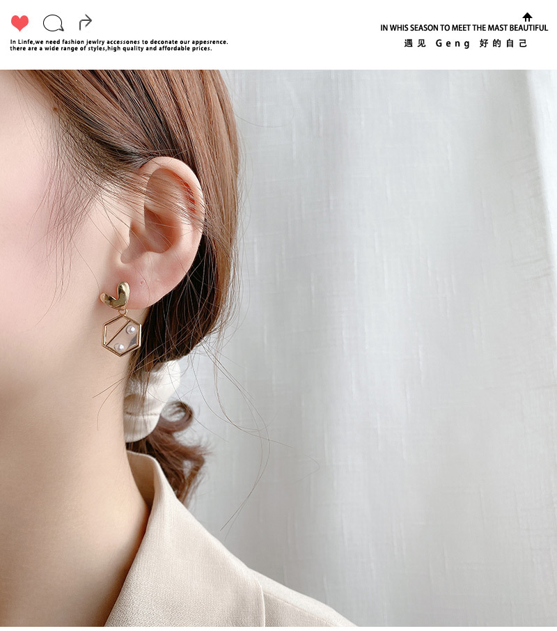 Fashion Big Asymmetric Love Pearl Earrings S925 Silver Needle Personality Earrings Wholesale display picture 4