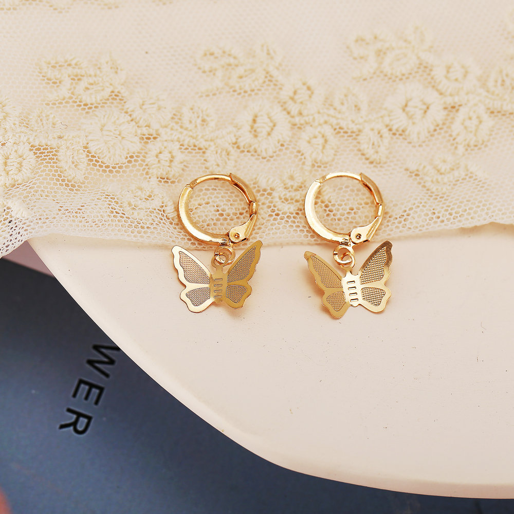 Hot Sale Alloy Gold Butterfly Pendant Earrings Creative Retro Simple Earrings Wholesale Nihaojewelry display picture 5