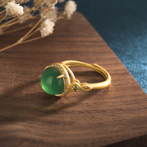 Internet celebrity live broadcast supply of goods Antique design ancient gold women's ring inlaid with emerald chalcedony ring