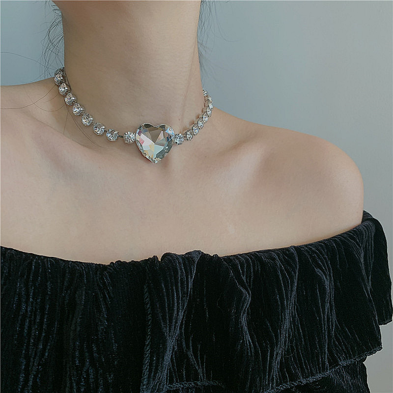 Korean necklace flash diamond big love full diamond pendant neck chain short clavicle chain choker wholesale nihaojewelrypicture1