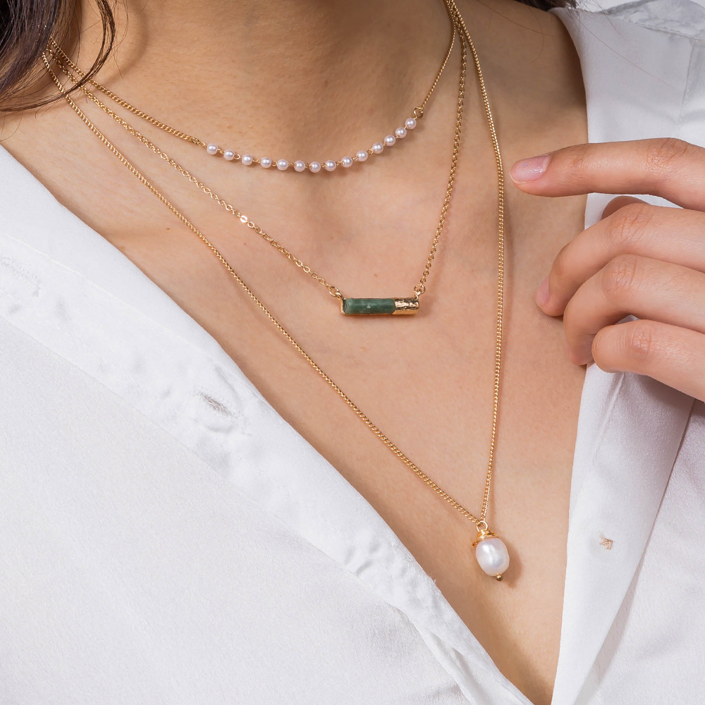 Mode Perlenkette Mehrschichtige Natürliche Grüne Steinanhänger Schlüsselbeinkette display picture 3
