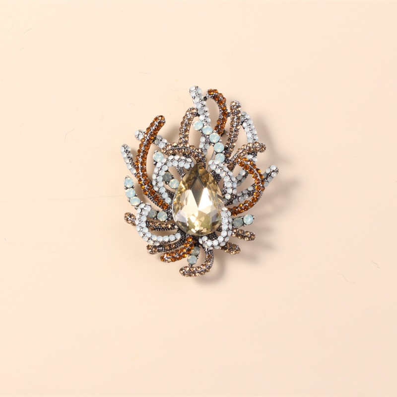 Fashion  Creative Exaggerated Crystal Diamond Brooch display picture 11