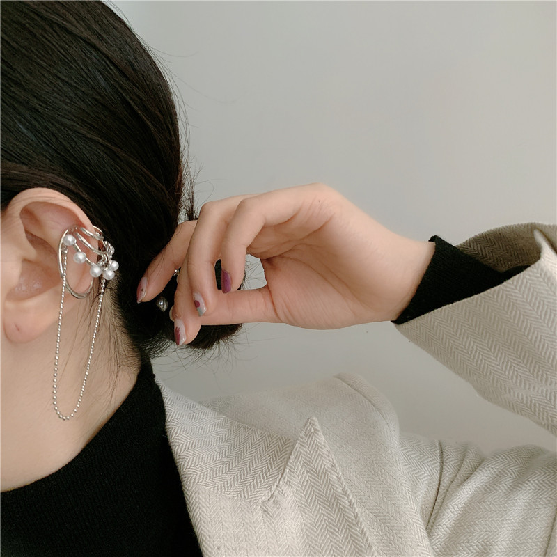 Retro Multi-layer Pearl Tassel Ear Bone Clip display picture 2