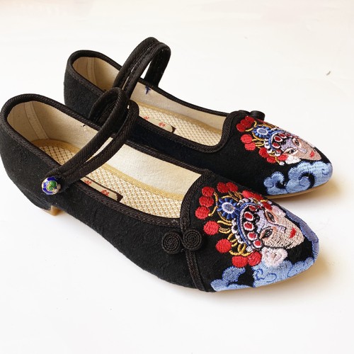 Chinese folk dance shoes hanfu qipao tang suit flat shoesold Beijing cloth shoes ancient han nationalities elements wind Peking Opera little party with embroidered shoes 