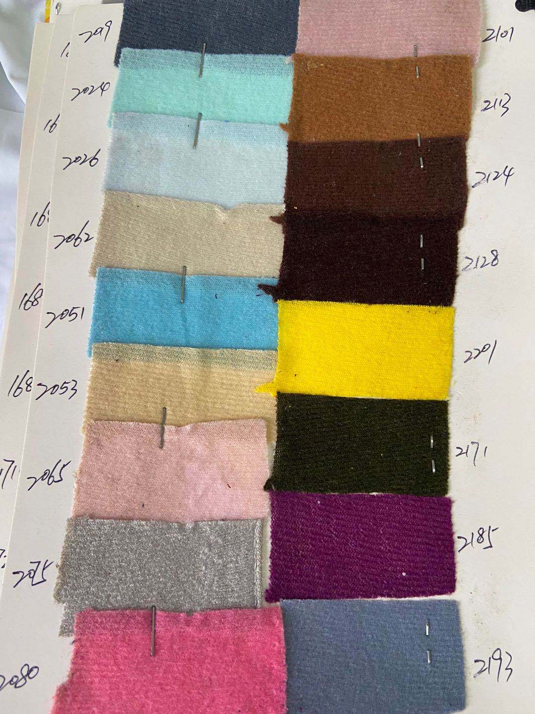 En stock suministro de tela cepillada tela velcro hebilla tela de peluche de juguete de tela de urdimbre tejido de poliéster de punto
