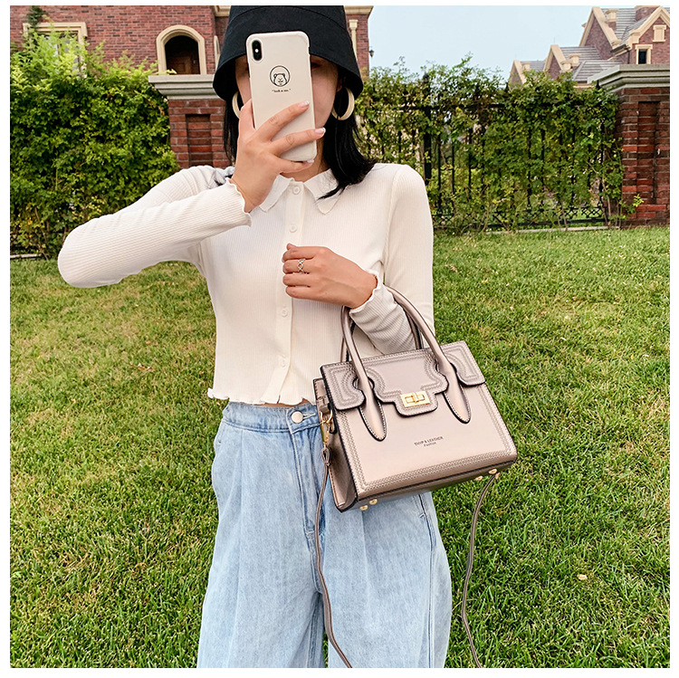 Autumn And Winter New Fashion Embroidery Thread Tote Portable Messenger Bag display picture 7