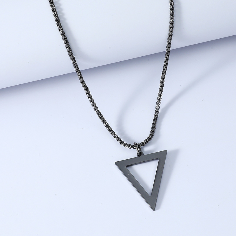 Einfache Halskette aus schwarzem Dreieck aus Titanstahlpicture4