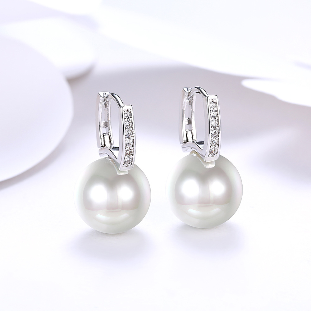 Retro Geometric Alloy Inlay Artificial Pearls Zircon Women's Earrings 1 Pair display picture 7