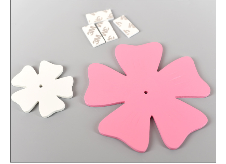 The room decoration is simple and three-dimensional, with plum blossom wall stickers, children's clothing store, kindergarten wall color small decorations, and wooden handicrafts detail image 15