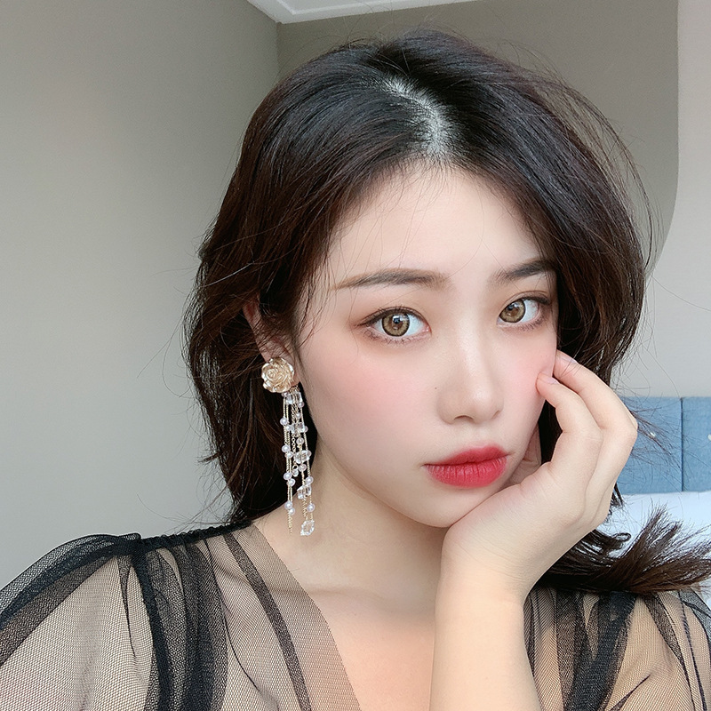 Korean Fashion High-end Luxury Golden Flower Pearl Earrings S925 Silver Needle Tassel Earrings Wholesale Nihaojewelry display picture 3
