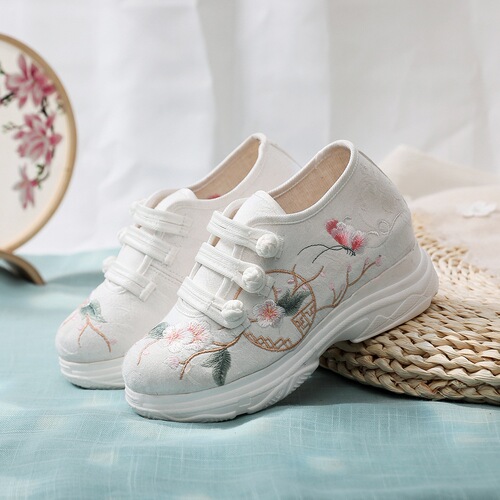 Spring and summer new canvas shoes, embroidered shoes, old Beijing cloth shoes, thick white shoes, sports shoes, antique shoes
