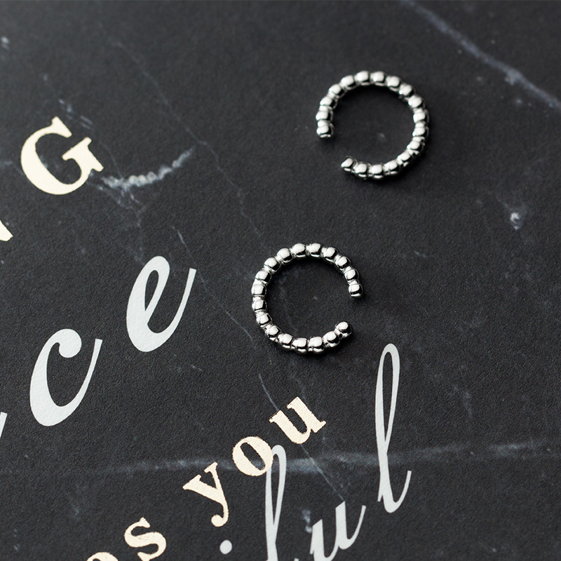 Eloch s925 orejas de plata para mujeres coreanas pequeñas letras de perlas de luz fresca C hueso de oreja sin agujeros de orejas joyas de orejas G4973