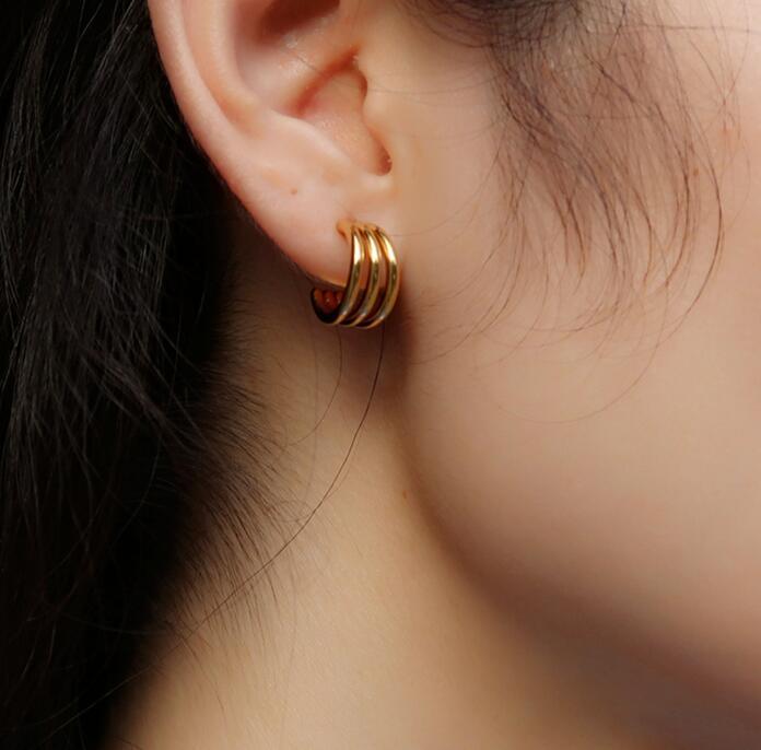 Fashion Line Three-line Bending Stud Earrings Wholesale Nihaojewelry display picture 6