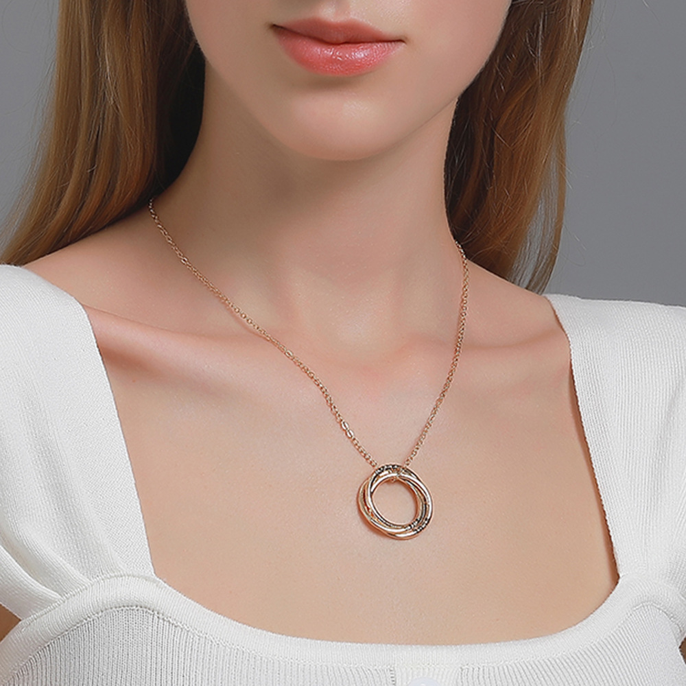 New Fashion Multi-layer Circle Girls Power Alloy Necklace Clavicle Chain display picture 3