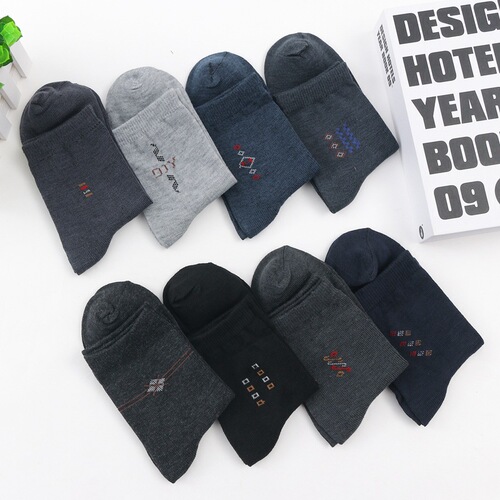 Individually packaged mid-calf socks for men, business casual socks, gift socks, street stall socks, wholesale men's socks