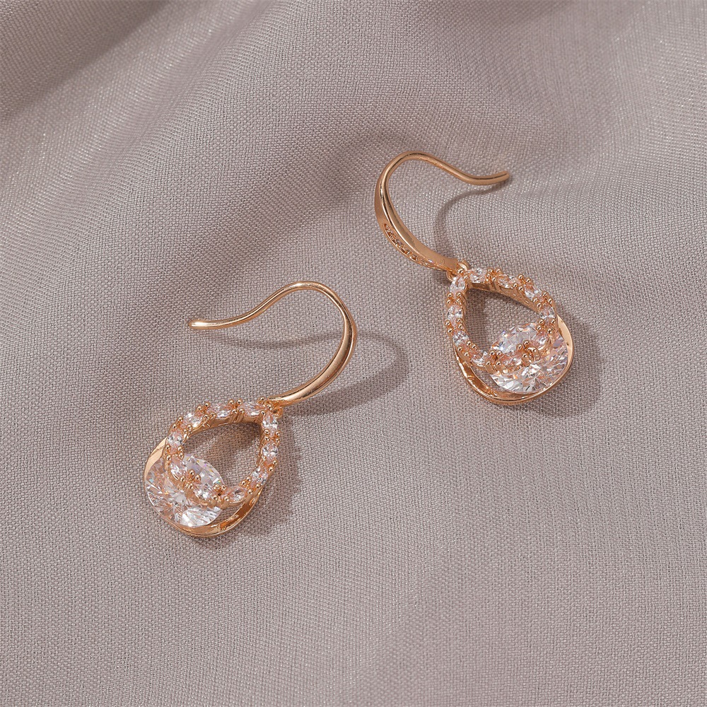 Korean New Fashion Earrings Baroque Zircon Long Drop Earrings Wholesale Nihaojewelry display picture 6