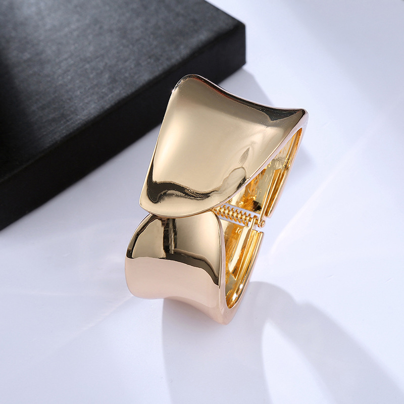 new gold-plated asymmetrical leaf shape unilateral polka dot bracelet