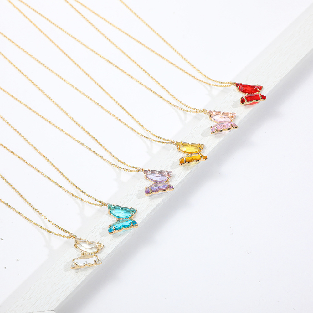 Fashion Girls Dream Transparent Crystal Glass Butterfly Alloy Necklace Clavicle Chain display picture 1