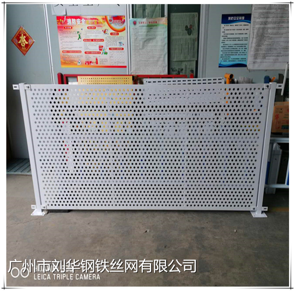 源头工厂金属洞洞板防护网 市政施工围蔽冲孔护栏 冲孔镀锌围挡板