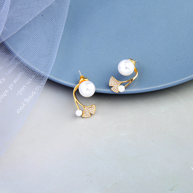 Exquisite S925 Silver Fashion Pearl Earrings display picture 1