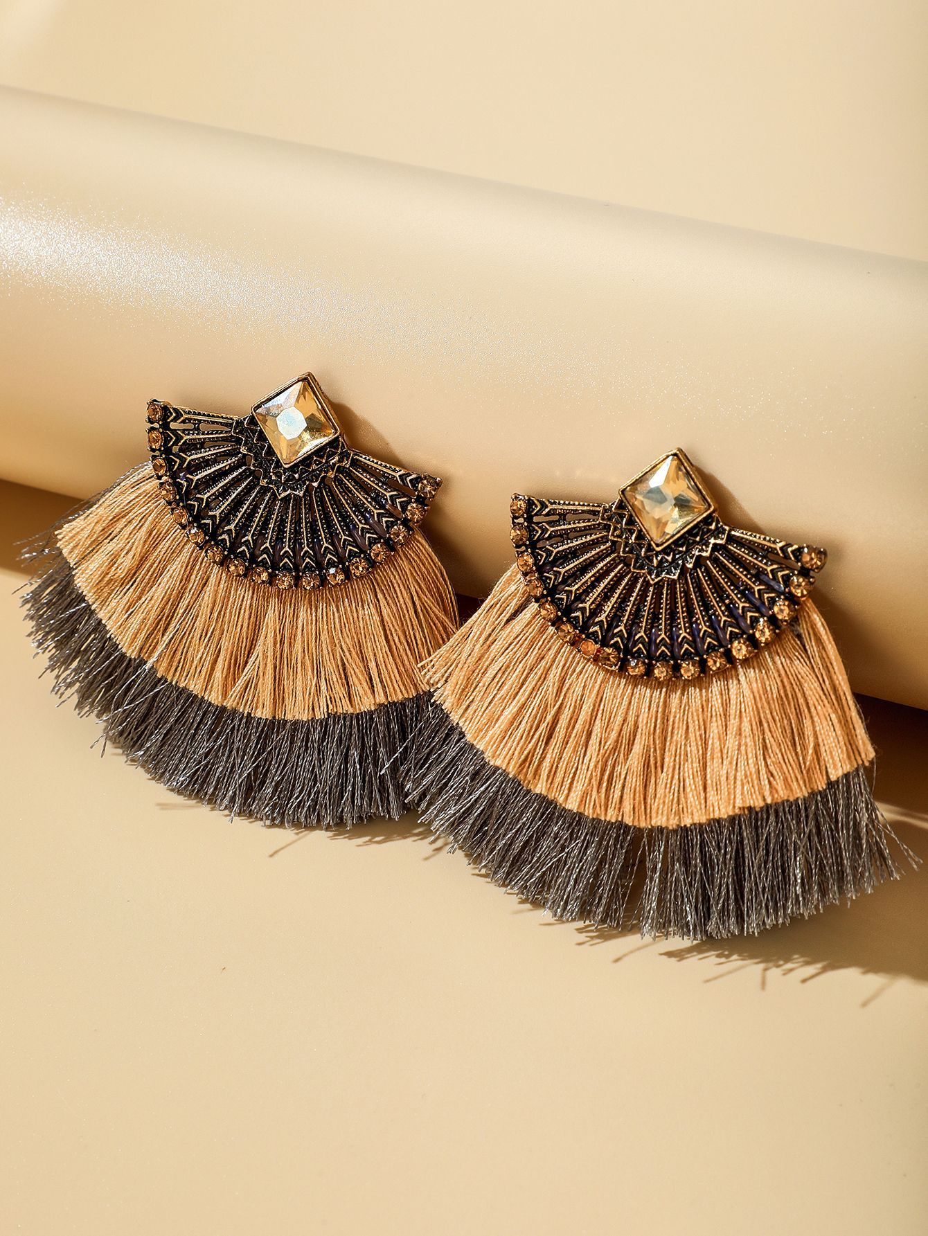 Acrylic Diamond Fan-shaped Tassel Earrings Retro Trend Earrings Bohemian National Style Wholesale Nihaojewelry display picture 8