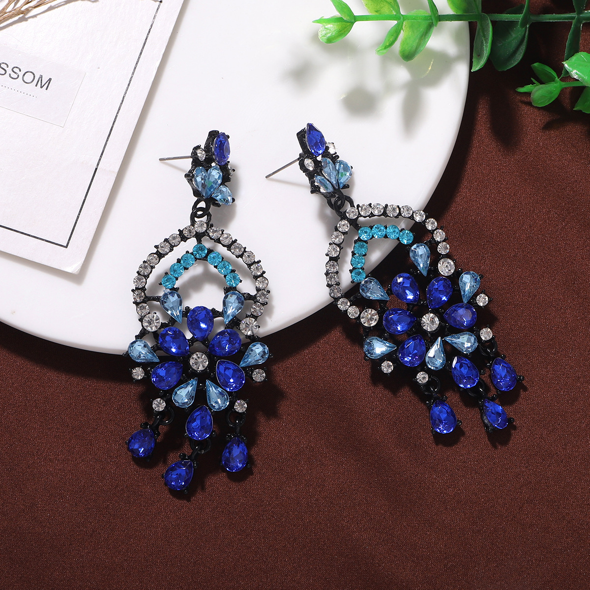 Fashion Water Drop Flowers Exaggerated Earrings Nihaojewelry Wholesale Diamond Earrings display picture 7