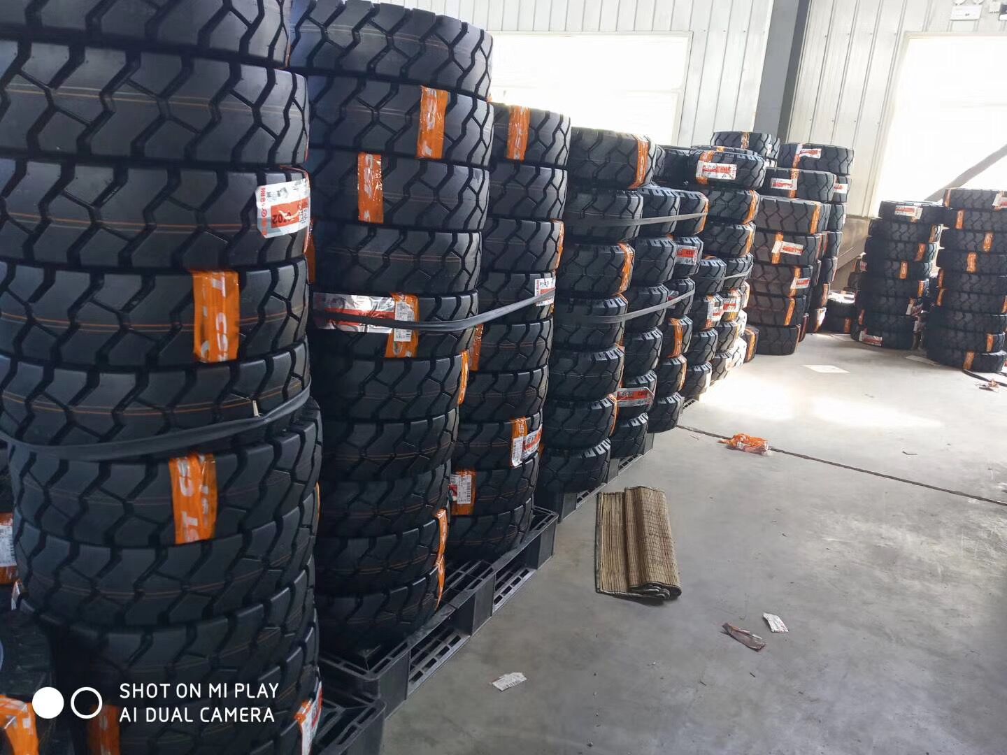 正品正新叉车轮胎2吨叉车前轮700-12叉车轮胎实心充气轮胎