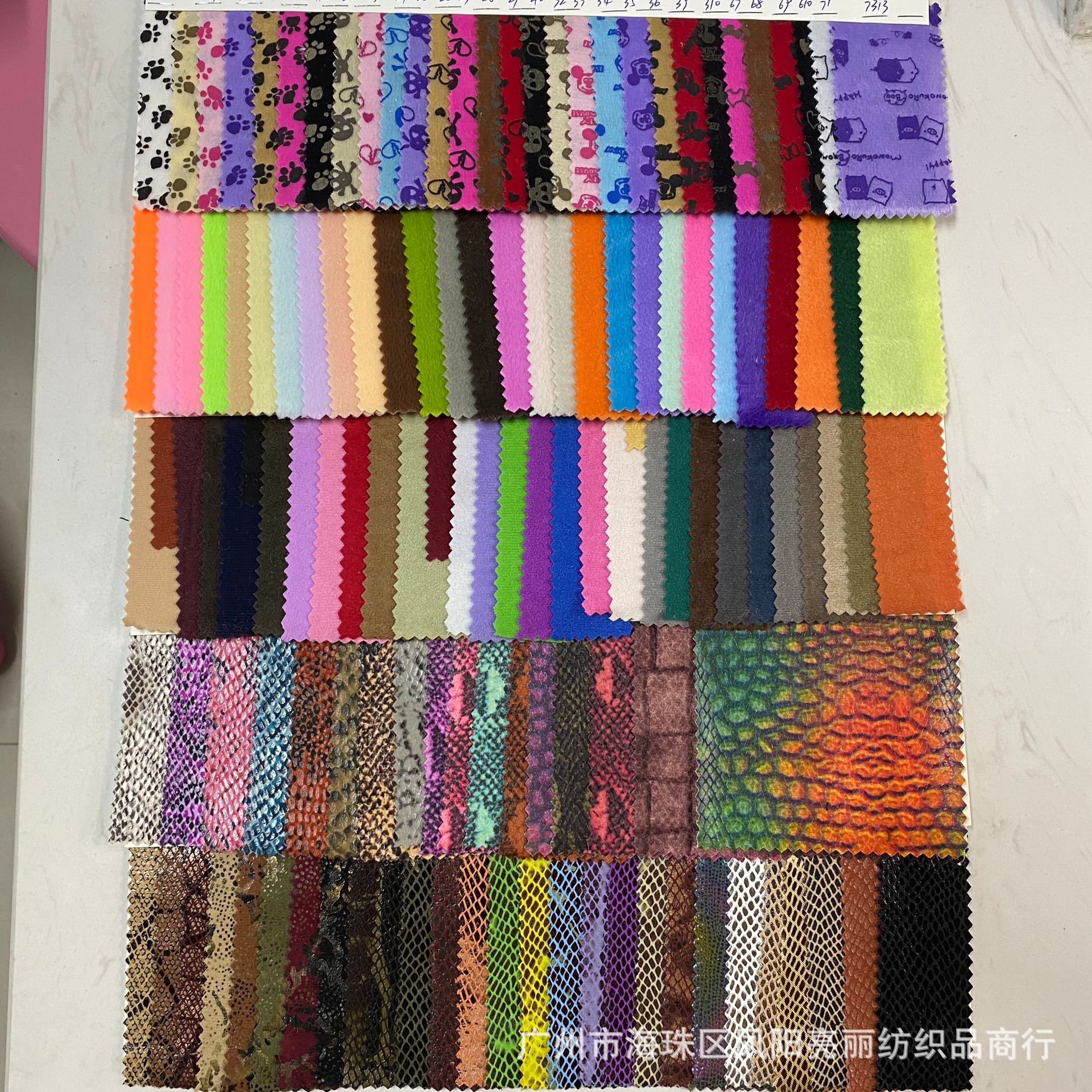 Fabricantes de tijeras de impresión ultraflexible de peluche 2mm cortos de peluche juguetes de impresión sofá decoración de hoteles tela de peluche