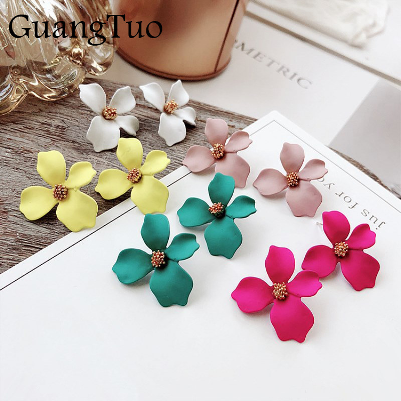 Fresh cute three dimensional fashionable trend earrings