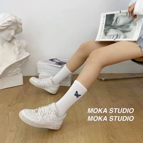 Butterfly socks Korean spring and summer new product Xiaohongshu butterfly embroidered mid-calf socks for women skateboarding couple Internet celebrity sports