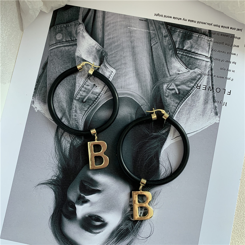 Korea The New Black And White Leather Rope Ring B Letter Pendant Choker Collar Ring Earrings Wholesale Nihaojewelry display picture 2