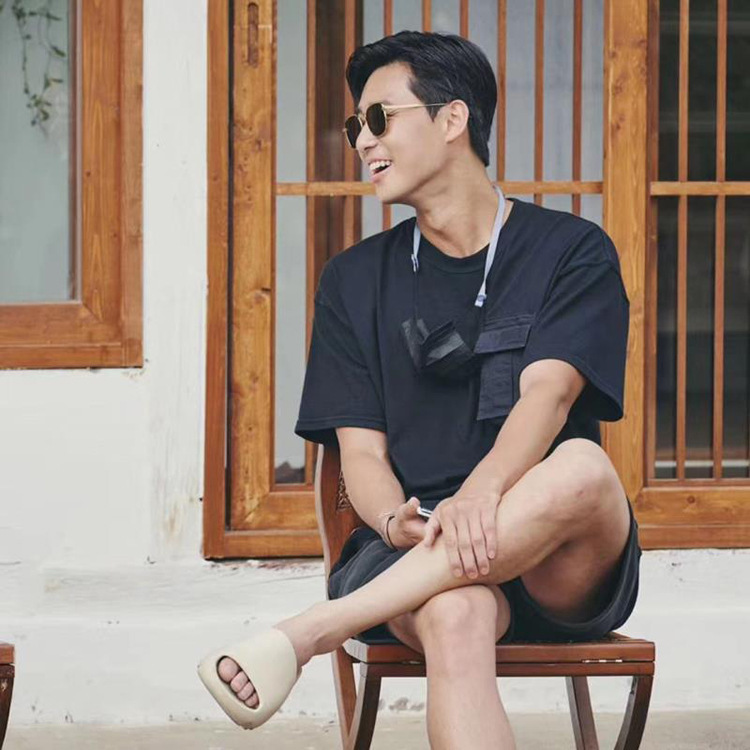 18907766474_1789776084