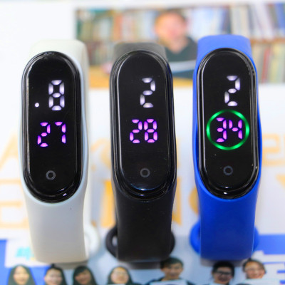 廠家直銷防水LED手表跑馬彩燈時尚學生情侶運動觸摸電子手表