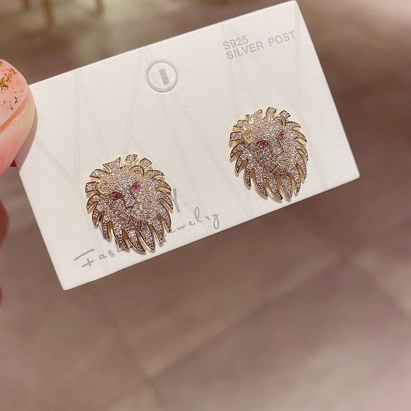 Boucles D&#39;oreilles Micro-incrustées De Zircon Lion Dominateur Aiguille Argent display picture 5