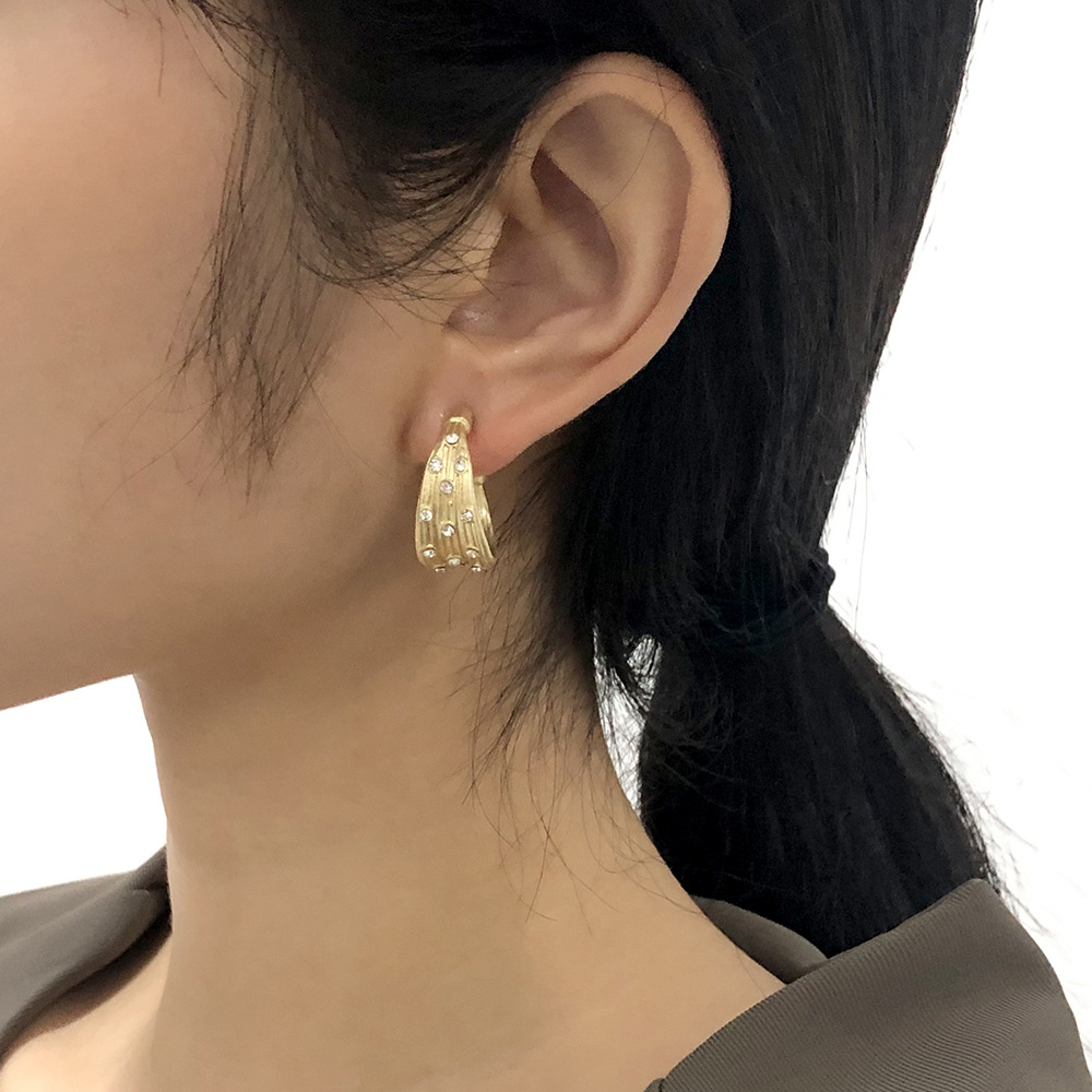 Simple Retro C-shaped Imitation Diamond Earrings display picture 12