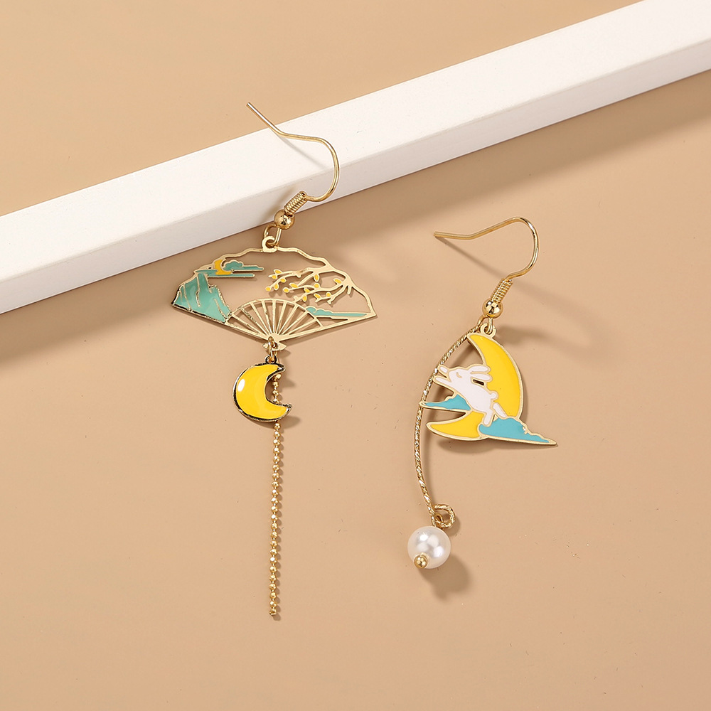 Cute Long Asymmetrical Retro Fan-shaped Earrings display picture 5