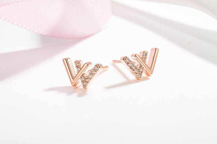 1 Pair Fashion Letter Copper Plating Inlay Zircon Ear Studs display picture 1