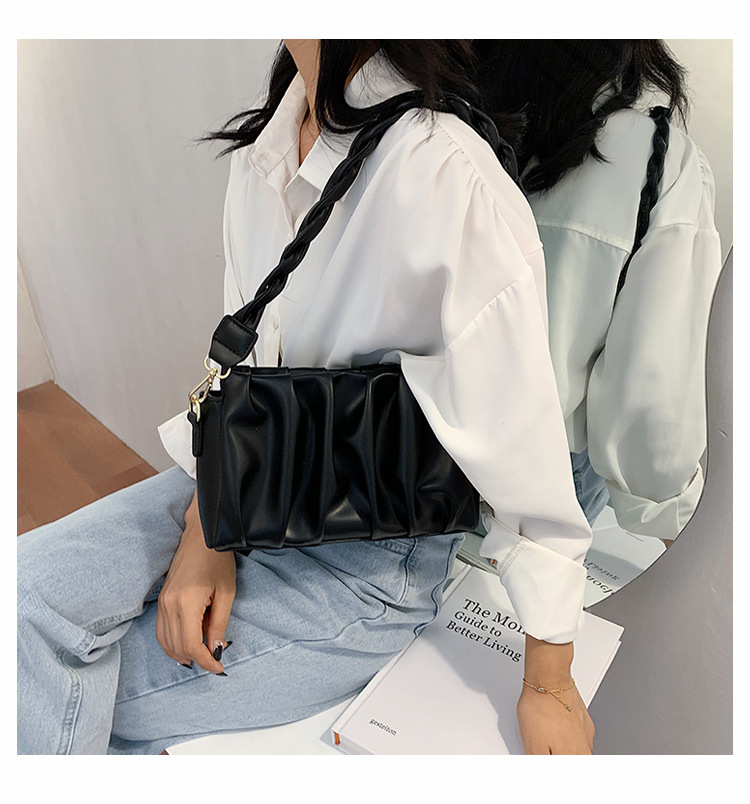 Women's New Fashion One-shoulder Bag Korean Messenger Square Bag Wholesale display picture 15