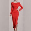 Slim dress with irregular buttocks