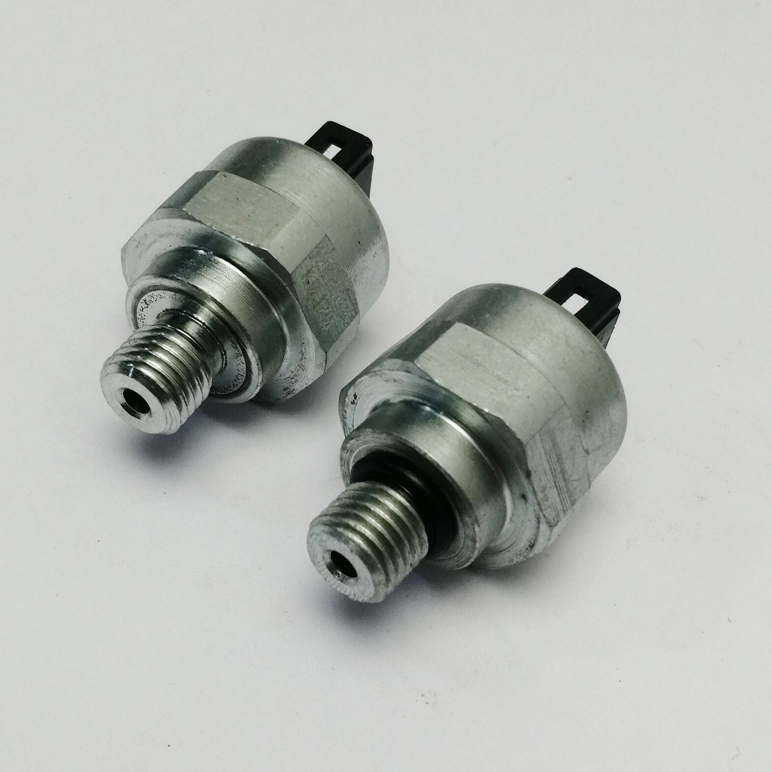 适用于汽车发动机配件j机油压力开关传感器42CP5-4 42cp54