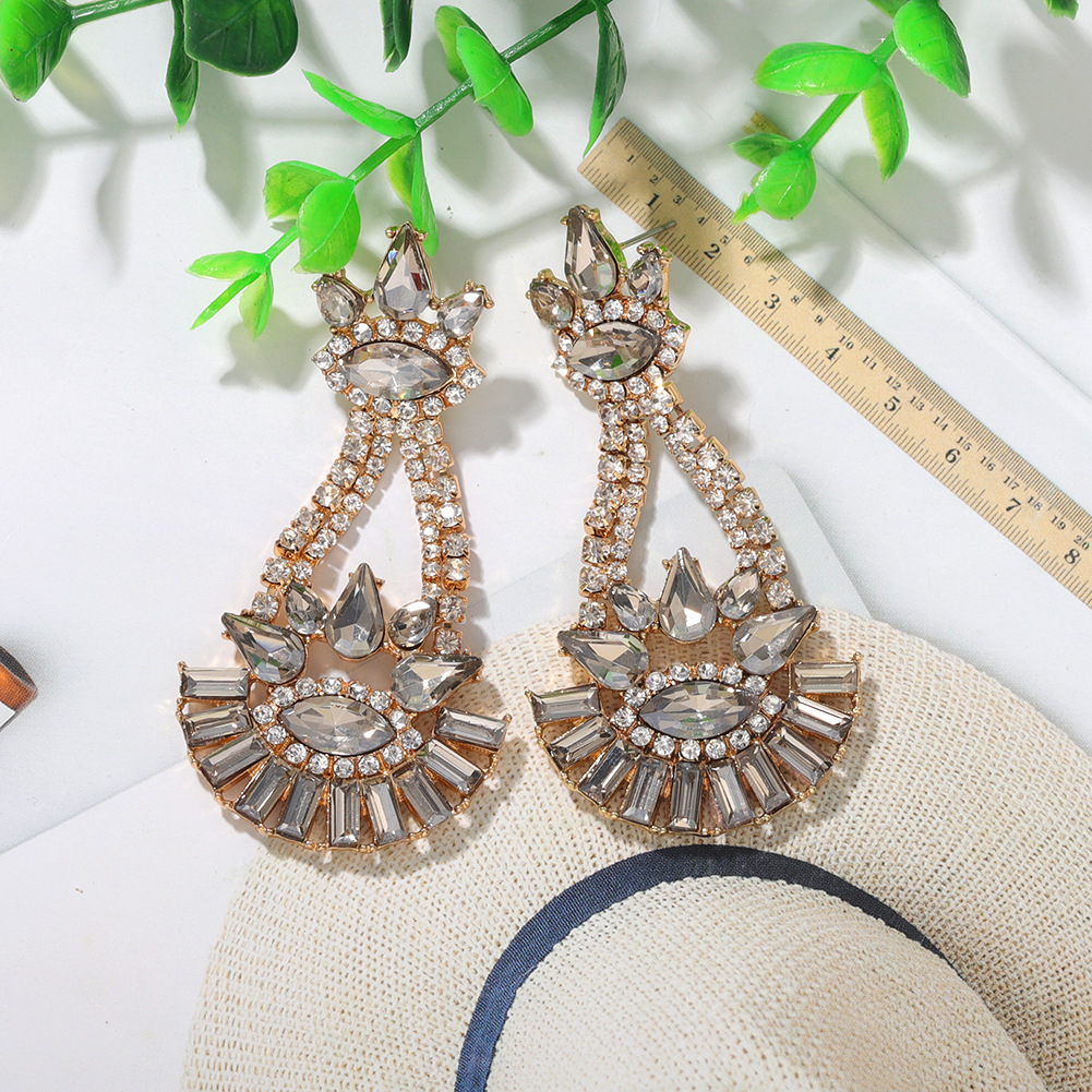 Exaggerated Diamond Eye Earrings Super Flash Full Diamond Earrings Trendy Temperament Creative Fashion Earrings Wholesale Nihaojewelry display picture 12