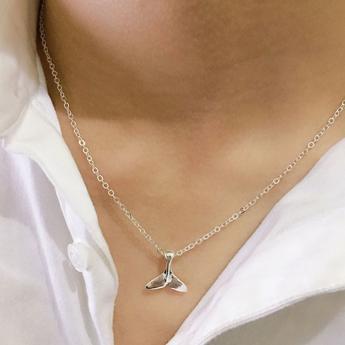 Amazon best selling fish tail glossy pendant necklace simple and cute mermaid dolphin tail clavicle chain direct sale