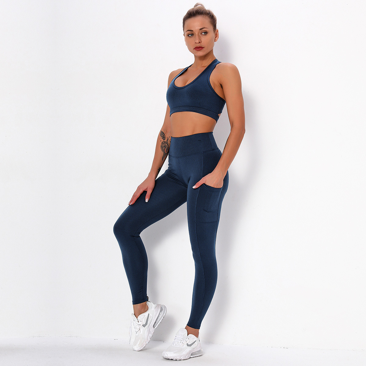 traje de yoga slim con bolsillo a rayas NSNS12754