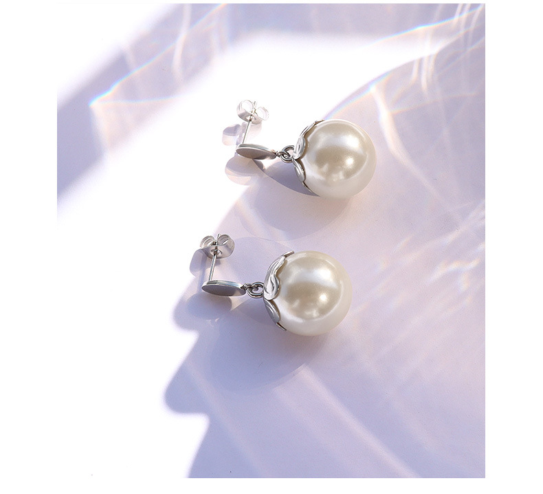 Boucles D&#39;oreilles En Acier Titane Imitation Perle Pétale display picture 9