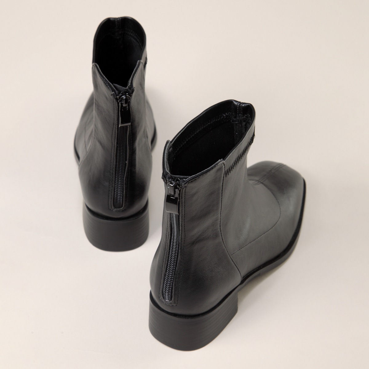 2021时尚短靴实体店网店批发分销舒适跑量平底黑色PU皮靴定制加工