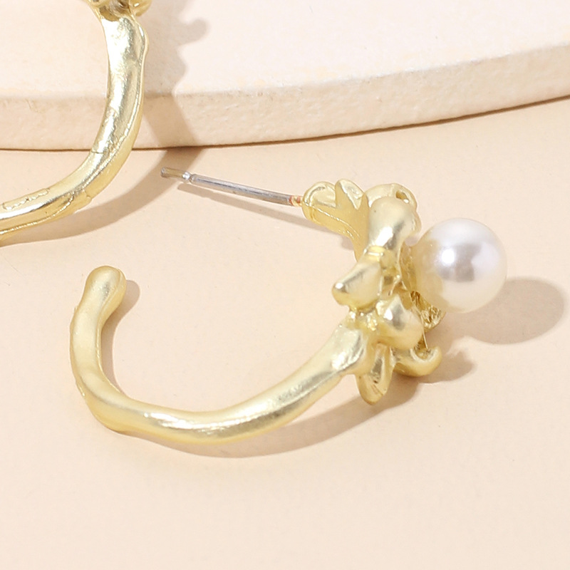 8g Weight Earrings Classification Wedding, Travel, Birthday, Festival Occasion Women'S Gender INS Style Style Gold Color Pearl Flower Wrap C-shaped Earrings Wholesale Nihaojewerly 5