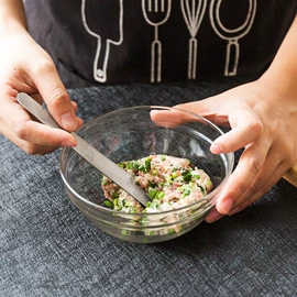 刨子、削皮器;厨房小工具;勺、调羹