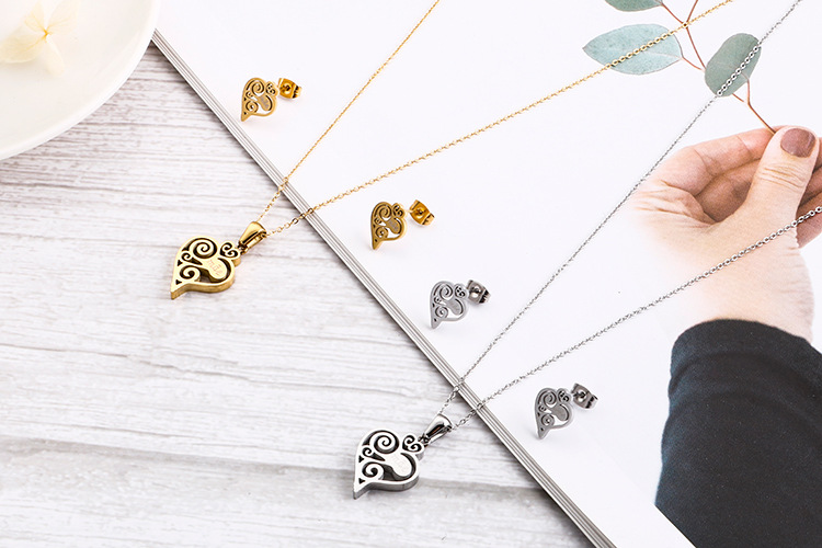 new Korean fashion stainless steel heart-shaped hollow letters mama sets wholesale nihaojewelry