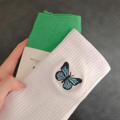Butterfly socks Korean spring and summer new product Xiaohongshu butterfly embroidered mid-calf socks for women skateboarding couple Internet celebrity sports