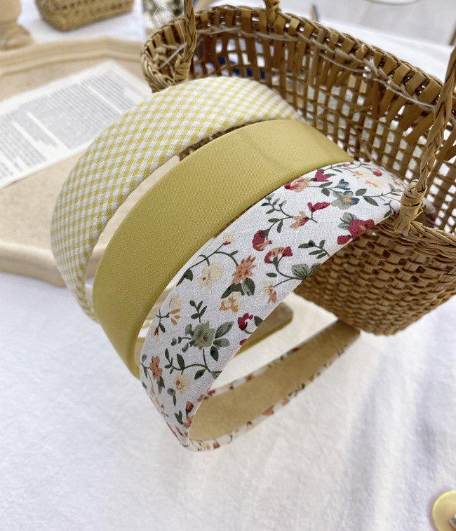 Retro Floral Plaid Hairband  South Korea Wild Fashion Pure Color Wash Face Wide-brimmed Headband Hair Cave Hair Accessories Hair Bundle Wholesale Nihaojewelry display picture 33